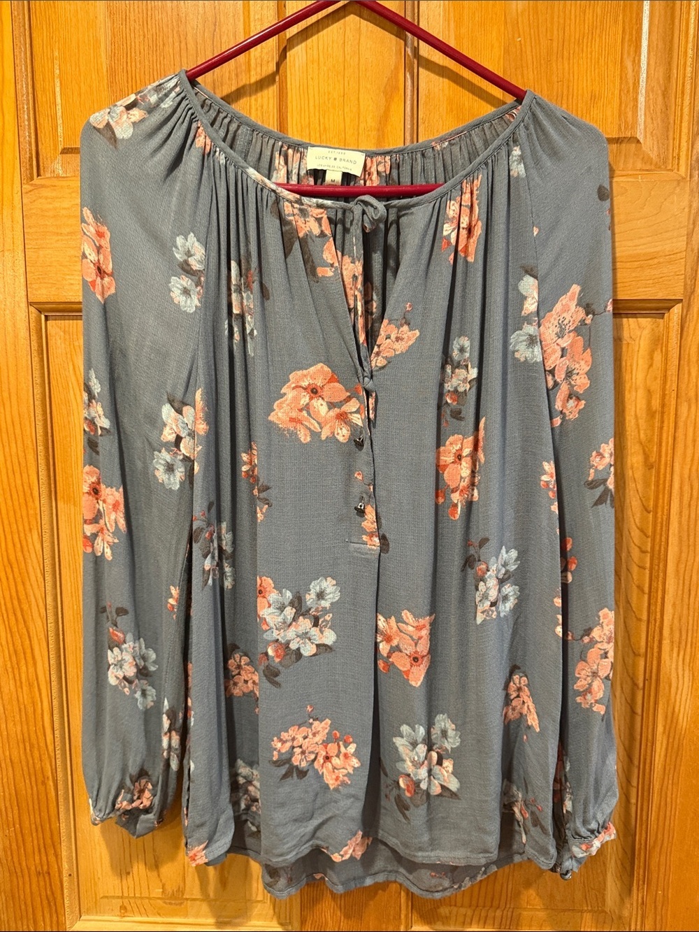 Lucky Brand blue gray floral print long sleeve blouse size medium.